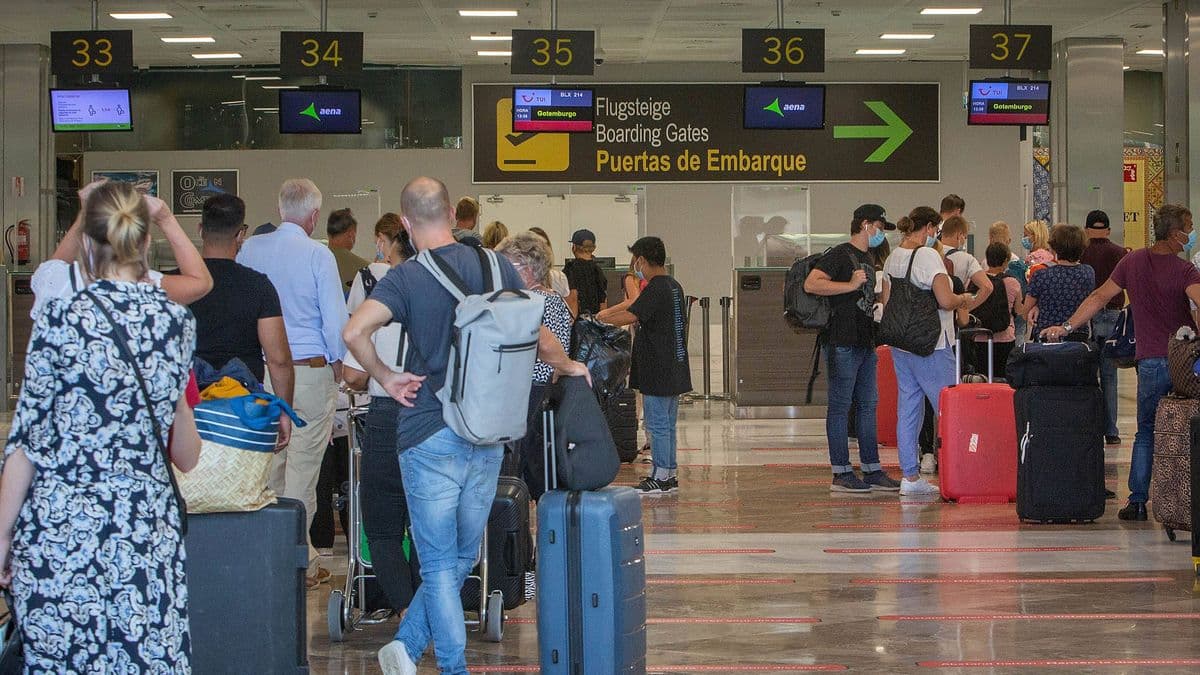 Holidaymakers 'cancelling Tenerife breaks' amid wild weather and 'airport chaos'