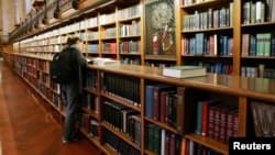 US Libraries Struggle to Pay for Costly Digital Books