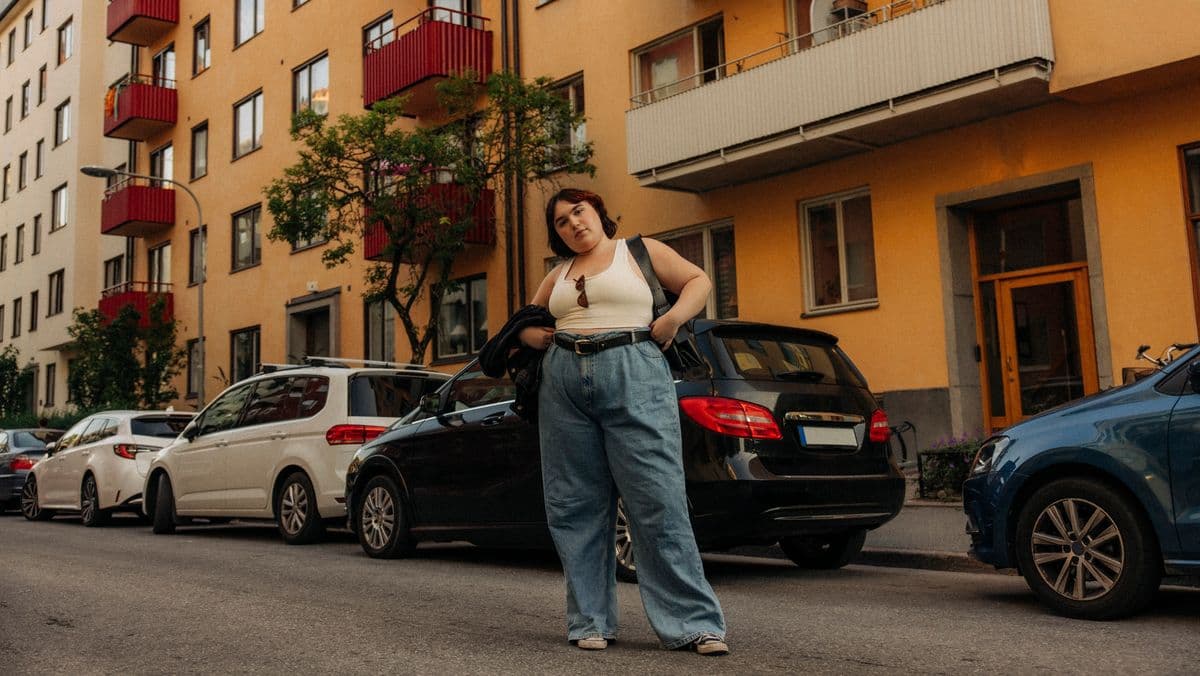 Woman Finds Baby Chicken Waiting for Her